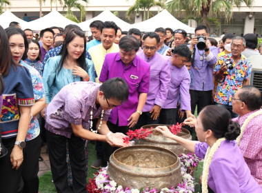 เข้าร่วมพิธีสูมาคารวะสระเกล้าดำหัวผู้ว่าราชการจังหวัดเชียงราย และรองผู้ว่าราชการจังหวัดเชียงราย ... พารามิเตอร์รูปภาพ 6