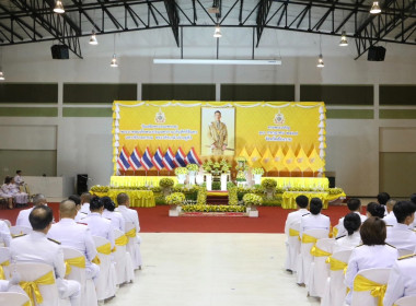 เข้าร่วมกิจกรรมเฉลิมพระเกียรติพระบาทสมเด็จพระเจ้าอยู่หัวเนื่องในโอกาสพระราชพิธีมหามงคลเฉลิมพระชนมพรรษา 6 รอบ 28 กรกฎาคม 2567 ในพิธีถวายเครื่องราชสักการะและวางพานพุ่ม และพิธีจุดเทียนถวายพระพรชัยมงคล ... พารามิเตอร์รูปภาพ 1