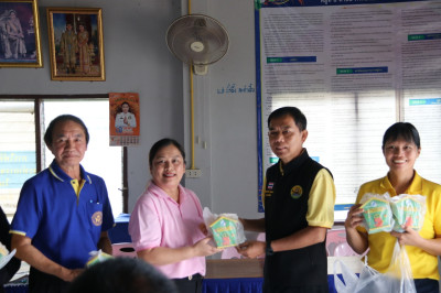 ส่งมอบกระปุกออมสิน ในกิจกรรมออมดี มีสุข ... พารามิเตอร์รูปภาพ 1