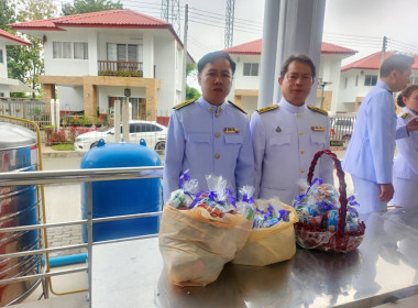 ร่วมพิธีทำบุญตักบาตรถวายพระราชกุศลและพิธีวางพวงมาลา ... พารามิเตอร์รูปภาพ 9