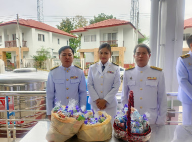 ร่วมพิธีทำบุญตักบาตรถวายพระราชกุศลและพิธีวางพวงมาลา ... พารามิเตอร์รูปภาพ 10