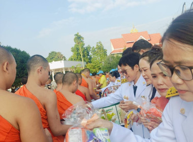 ร่วมพิธีทำบุญตักบาตรถวายพระราชกุศล ... พารามิเตอร์รูปภาพ 3