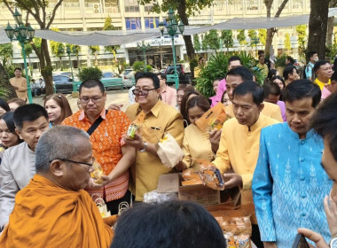 ร่วมกิจกรรมพิธีสงฆ์ทำบุญตักบาตร ... พารามิเตอร์รูปภาพ 14