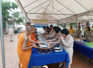 เข้าร่วมการจัดพิธีถวายภัตตาหารพระราชทานของพระบาทสมเด็จพระเจ้าอยู่หัว แด่พระภิกษุ สามเณร ... พารามิเตอร์รูปภาพ 4