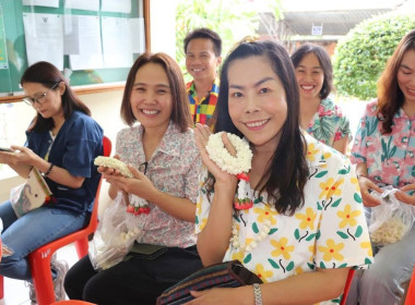 ร่วมงาน “สงกรานต์อบอุ่นใจ รดน้ำขอพรผู้ใหญ่ สืบสานประเพณีไทย ... พารามิเตอร์รูปภาพ 10