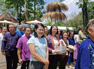 พิธีสูมาคารวะสระเกล้าดำหัวผู้ว่าราชการจังหวัดเชียงรายพร้อมด้วยภริยา และรองผู้ว่าราชการจังหวัดเชียงราย ณ จวนผู้ว่าราชการจังหวัดเชียงราย (หลังเก่า) จังหวัดเชียงราย ... พารามิเตอร์รูปภาพ 17