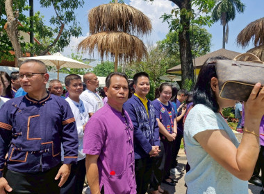 พิธีสูมาคารวะสระเกล้าดำหัวผู้ว่าราชการจังหวัดเชียงรายพร้อมด้วยภริยา และรองผู้ว่าราชการจังหวัดเชียงราย ณ จวนผู้ว่าราชการจังหวัดเชียงราย (หลังเก่า) จังหวัดเชียงราย ... พารามิเตอร์รูปภาพ 18