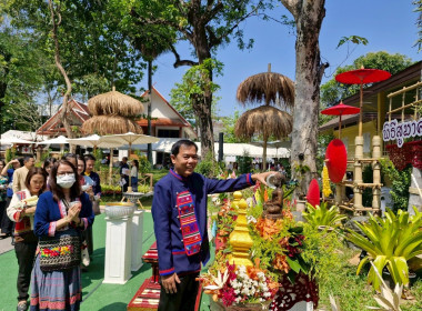 พิธีสูมาคารวะสระเกล้าดำหัวผู้ว่าราชการจังหวัดเชียงรายพร้อมด้วยภริยา และรองผู้ว่าราชการจังหวัดเชียงราย ณ จวนผู้ว่าราชการจังหวัดเชียงราย (หลังเก่า) จังหวัดเชียงราย ... พารามิเตอร์รูปภาพ 10