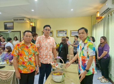 ขบวนการสหกรณ์จังหวัดเชียงรายร่วมรดน้ำดำหัวสหกรณ์จังหวัดเชียงราย ตามป๋าเวณีปี๋ใหม่เมือง ... พารามิเตอร์รูปภาพ 13