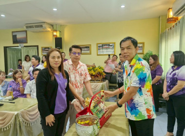ขบวนการสหกรณ์จังหวัดเชียงรายร่วมรดน้ำดำหัวสหกรณ์จังหวัดเชียงราย ตามป๋าเวณีปี๋ใหม่เมือง ... พารามิเตอร์รูปภาพ 15