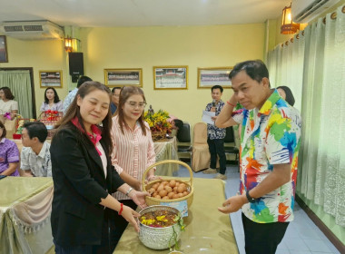 ขบวนการสหกรณ์จังหวัดเชียงรายร่วมรดน้ำดำหัวสหกรณ์จังหวัดเชียงราย ตามป๋าเวณีปี๋ใหม่เมือง ... พารามิเตอร์รูปภาพ 18