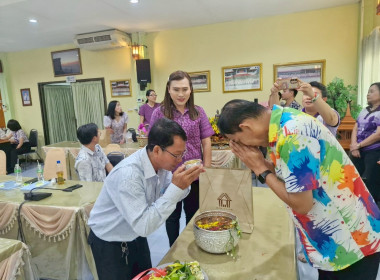 ขบวนการสหกรณ์จังหวัดเชียงรายร่วมรดน้ำดำหัวสหกรณ์จังหวัดเชียงราย ตามป๋าเวณีปี๋ใหม่เมือง ... พารามิเตอร์รูปภาพ 11