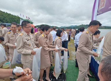 เข้าร่วมพิธีปล่อยพันธุ์สัตว์น้ำ เนื่องในวันเฉลิมพระชนมพรรษา ... พารามิเตอร์รูปภาพ 4