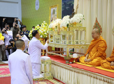 ร่วมพิธีเจริญพระพุทธมนต์และทำบุญตักบาตรถวายงยพระราชกุศล ... พารามิเตอร์รูปภาพ 2