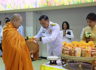 ร่วมพิธีเจริญพระพุทธมนต์และทำบุญตักบาตรถวายงยพระราชกุศล ... พารามิเตอร์รูปภาพ 8