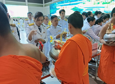 ร่วมพิธีเจริญพระพุทธมนต์และทำบุญตักบาตรถวายงยพระราชกุศล ... พารามิเตอร์รูปภาพ 13