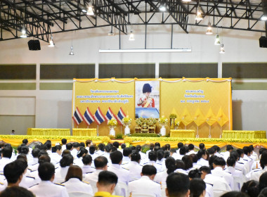 ร่วมพิธีถวายเครื่องราชสักการะ วางพานพุ่ม ... พารามิเตอร์รูปภาพ 1
