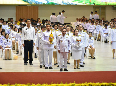 ร่วมพิธีถวายเครื่องราชสักการะ วางพานพุ่ม ... พารามิเตอร์รูปภาพ 2