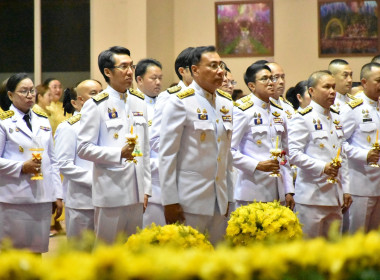ร่วมพิธีถวายเครื่องราชสักการะ วางพานพุ่ม ... พารามิเตอร์รูปภาพ 3