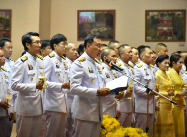 ร่วมพิธีถวายเครื่องราชสักการะ วางพานพุ่ม ... พารามิเตอร์รูปภาพ 4