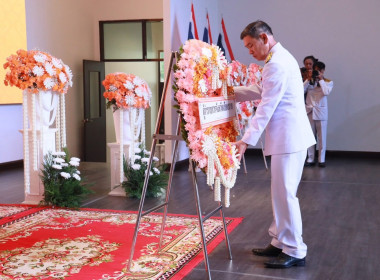 เข้าร่วมพิธีวางพวงมาลาถวายราชสักการะ ... พารามิเตอร์รูปภาพ 3