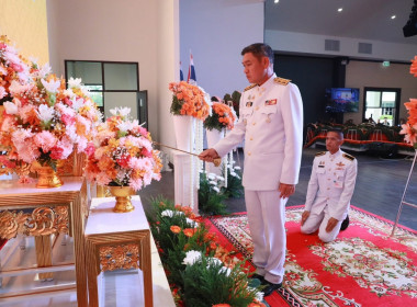 เข้าร่วมพิธีวางพวงมาลาถวายราชสักการะ ... พารามิเตอร์รูปภาพ 4