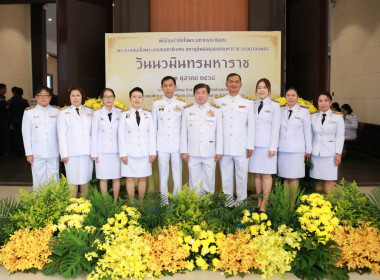 ร่วมพิธีทำบุญตักบาตรถวายพระราชกุศลและพิธีวางพวงมาลา ... พารามิเตอร์รูปภาพ 17