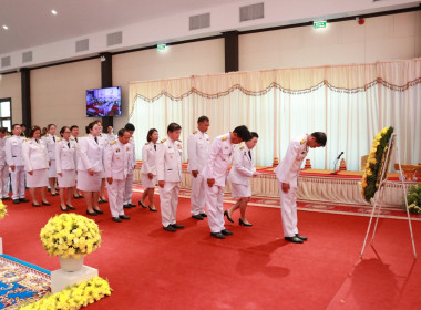 ร่วมพิธีทำบุญตักบาตรถวายพระราชกุศลและพิธีวางพวงมาลา ... พารามิเตอร์รูปภาพ 20