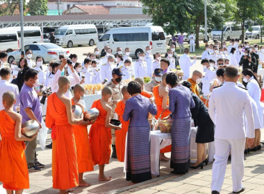 ร่วมประกอบพิธีทำบุญตักบาตร เนื่องในวันเฉลิมพระชนมพรรษา ... พารามิเตอร์รูปภาพ 6