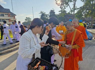 ร่วมพิธีเจริญพระพุทธมนต์และพิธีทำบุญตักบาตรถวายพระราชกุศล ... พารามิเตอร์รูปภาพ 7