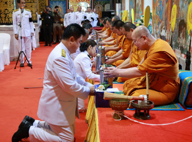 เข้าร่วมพิธีทำบุญตักบาตรถวายพระราชกุศล ... พารามิเตอร์รูปภาพ 16