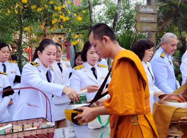 เข้าร่วมพิธีทำบุญตักบาตรถวายพระราชกุศล ... พารามิเตอร์รูปภาพ 8