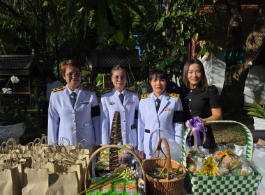 ร่วมพิธีบำเพ็ญกุศลและทำบุญตักบาตร ในวาระครบ 15 วัน ... พารามิเตอร์รูปภาพ 12
