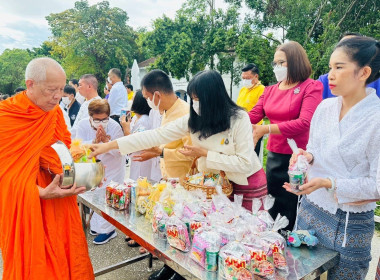 เข้าร่วมพิธีทำบุญตักบาตรถวายพระกุศล งานฉลองพระชนมายุ 8 รอบ ... พารามิเตอร์รูปภาพ 3