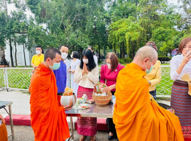 เข้าร่วมพิธีทำบุญตักบาตรถวายพระกุศล งานฉลองพระชนมายุ 8 รอบ ... พารามิเตอร์รูปภาพ 5