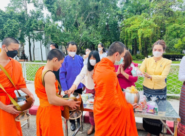 เข้าร่วมพิธีทำบุญตักบาตรถวายพระกุศล งานฉลองพระชนมายุ 8 รอบ ... พารามิเตอร์รูปภาพ 7