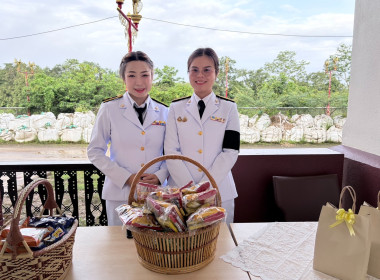 ร่วมพิธีเจริญพระพุทธมนต์และทำบุญตักบาตรถวายพระราชกุศล ... พารามิเตอร์รูปภาพ 12