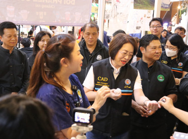 รมช.กระทรวงเกษตรและสหกรณ์ เยี่ยมชมงาน Tea &amp; Coffee Festival ... พารามิเตอร์รูปภาพ 13