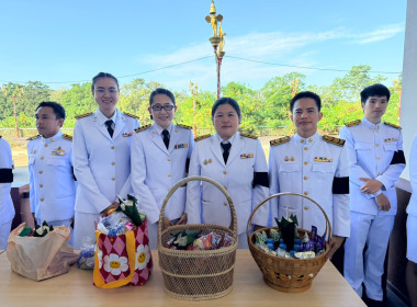 ร่วมพิธีสวดพระพุทธมนต์ ทำบุญตักบาตรถวายพระราชกุศล ... พารามิเตอร์รูปภาพ 4