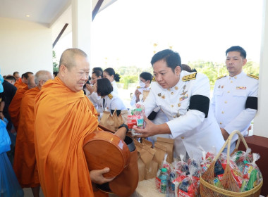 ร่วมพิธีสวดพระพุทธมนต์ ทำบุญตักบาตรถวายพระราชกุศล ... พารามิเตอร์รูปภาพ 11